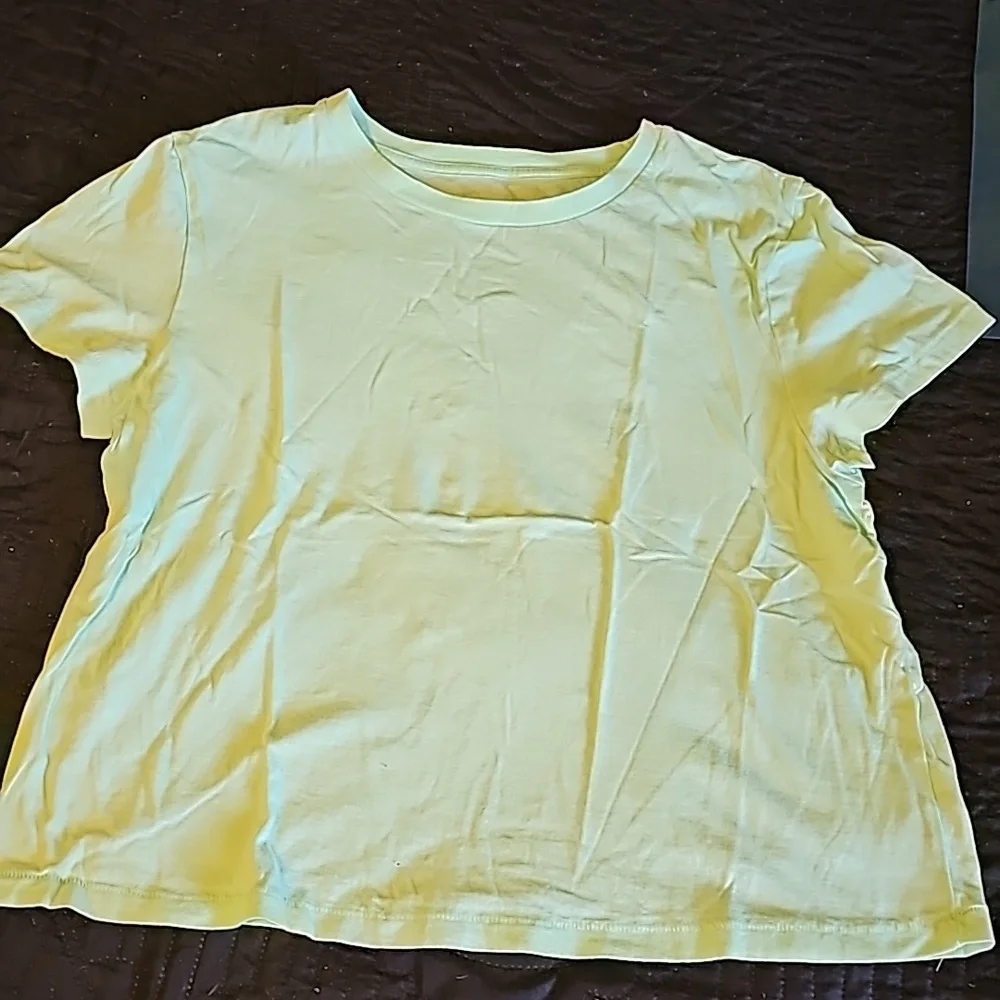 Universal thread shirt size‎ large